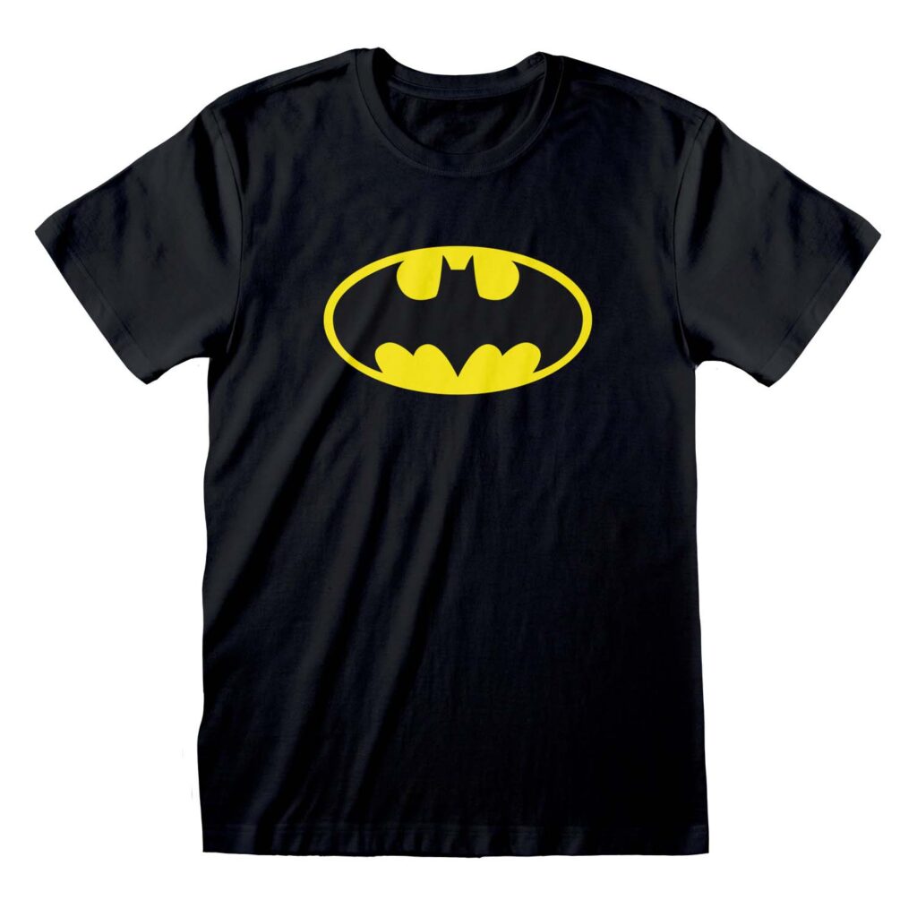"Ein schwarzes T-Shirt mit dem klassischen Batman-Logo, einer schwarzen Fledermaus auf einem gelben Oval, auf der Vorderseite.