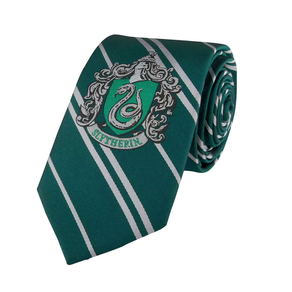 Harry Potter Krawatte in den Farben Grün und Silber mit dem Slytherin-Wappen.