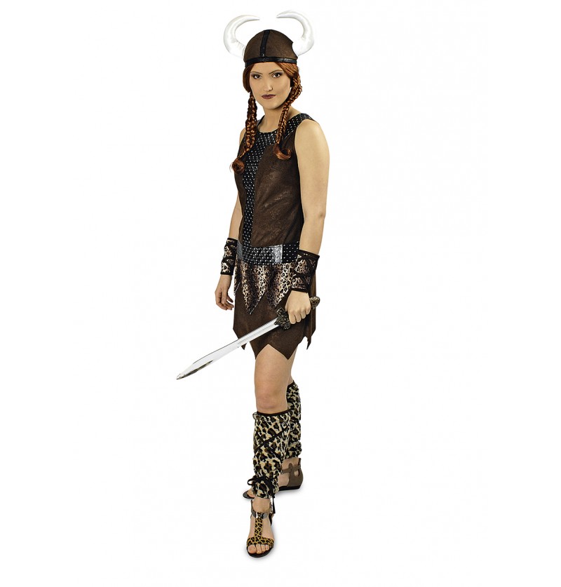 Ganzkörperaufnahme einer Dame, die ein detailliertes Wikinger-Kostüm (Modell Freya)