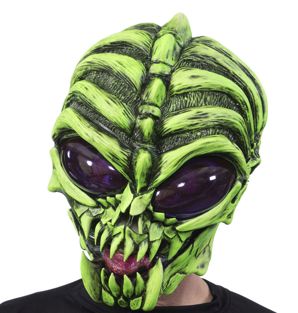 Eine grüne Latexmaske in Form eines Alien-Kopfes im Berliner Maskenladen.