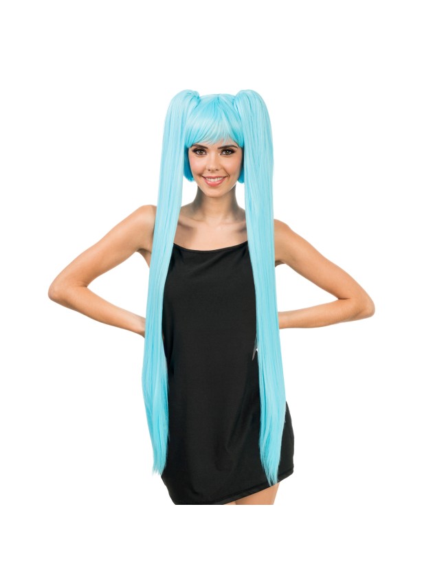 Hellblaue Cosplay-Perücke mit langen Zöpfen (99 cm) aus einem Berliner Kostümladen.