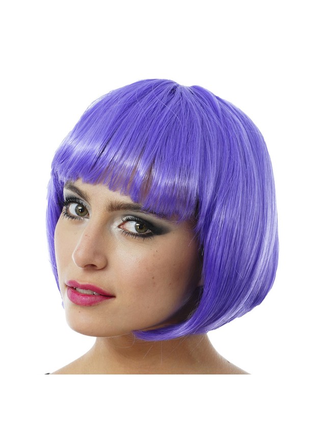 Kurze, violette Bob-Perücke mit Pony aus einem Berliner Kostümladen.