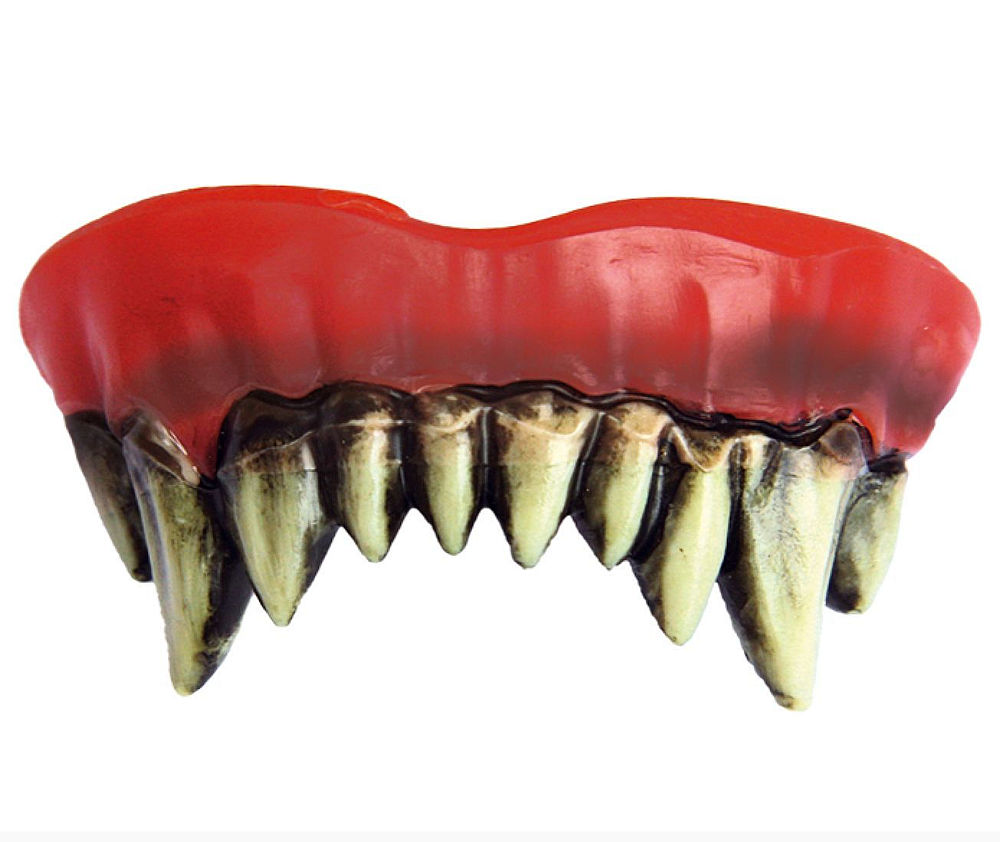 Obere Fake Horrorzähne als Halloween-Accessoire in einem Kostümladen, Berlin.